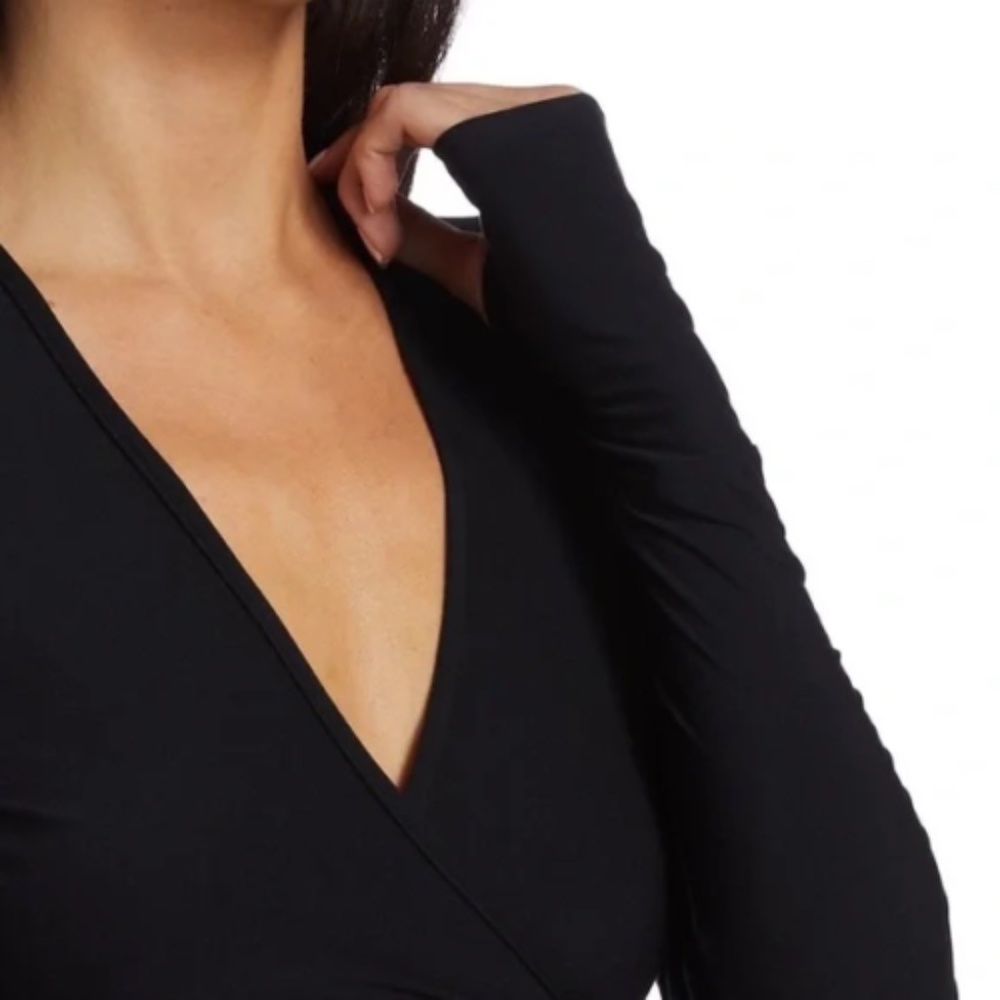 NEW Commando Womens Black Butter V-Neck Crop Shirt Wrap Top Blouse Thumbhole XS - Picture 2 of 4